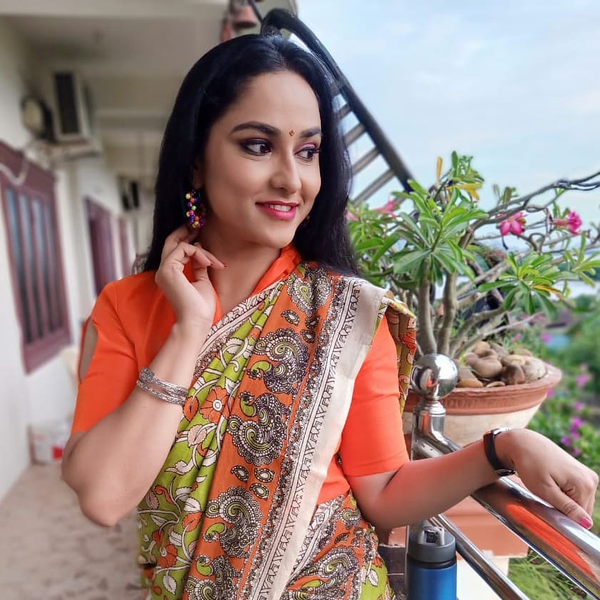 Zee Telugu Tv Anchor Kasi Annapurna In Green Saree Blouse